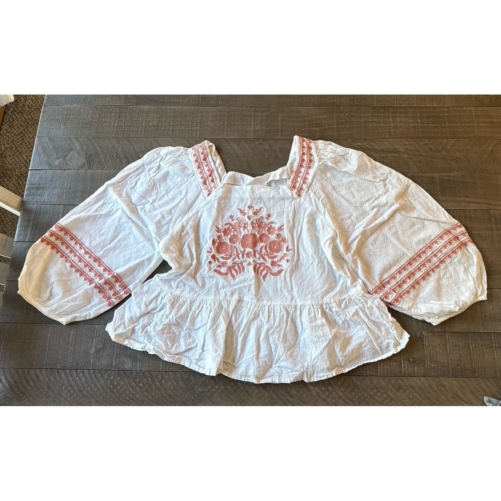 Universal Thread women's Boho White/Terracotta Floral Embroidered Peplum‎ Blouse